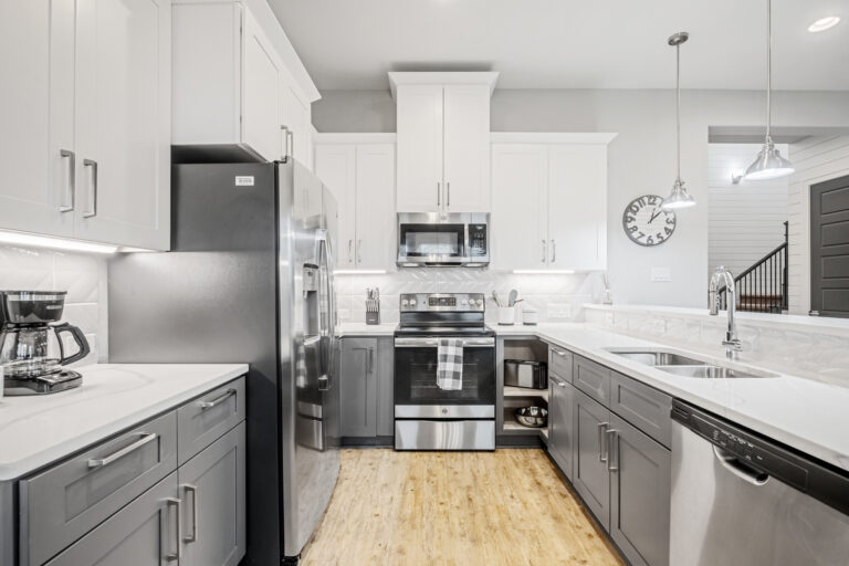 original 952568430 1 768x512