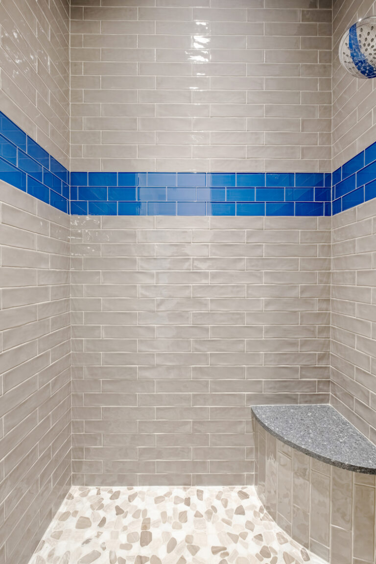 original 953893890 768x1152