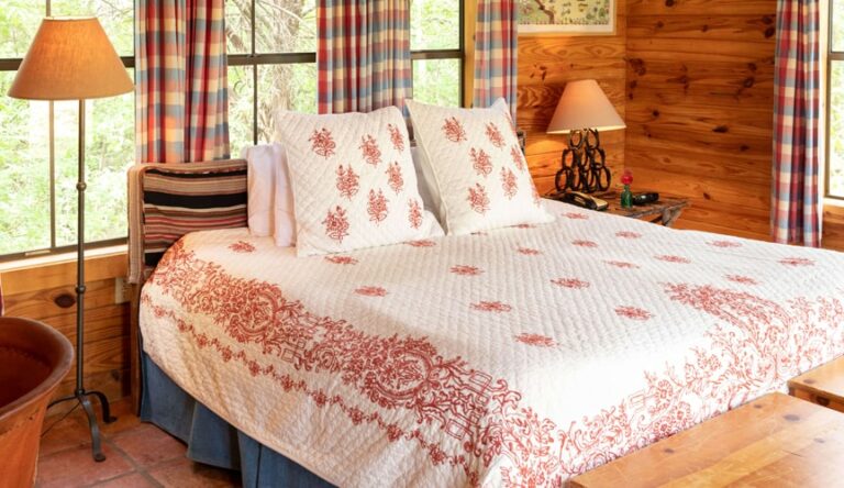 cabin sleeps 4 768x444