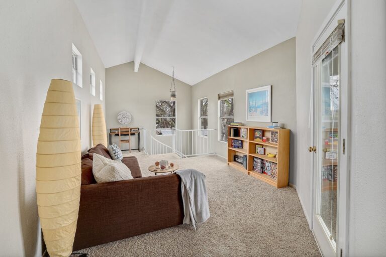 1100 Long Mountain Dr014 11226419 768x512