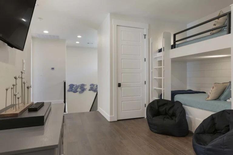 a0F4P00000RIWttUAH 768x513