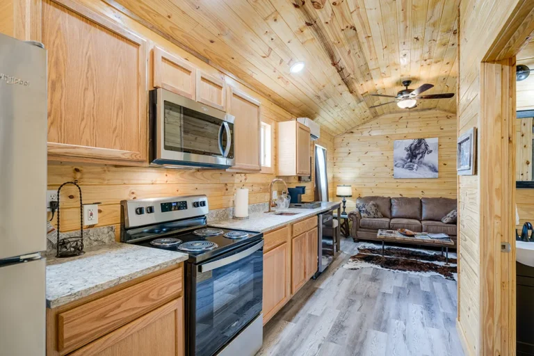 Vino Tramonto Cabin Rentals Cabernet Kitchen 1 768x512