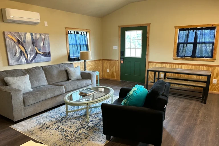 Vino Tramonto Cabin Rentals Chardonnay 2 768x512