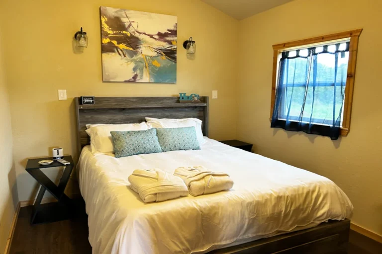 Vino Tramonto Cabin Rentals Chardonnay 4 768x512