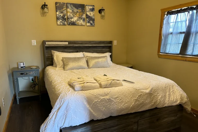 Vino Tramonto Cabin Rentals Zinfandel 4 768x512