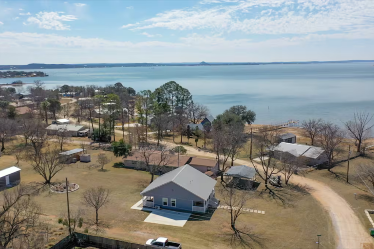 Cozy Yellow Door 2 768x512