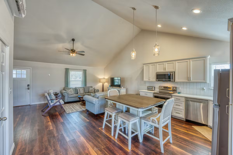 Cozy Yellow Door 8 768x512